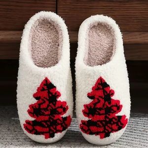 NWT Christmas Tree Pattern Fuzzy Slippers, Winter Warm Plush Non-Slip Slippers